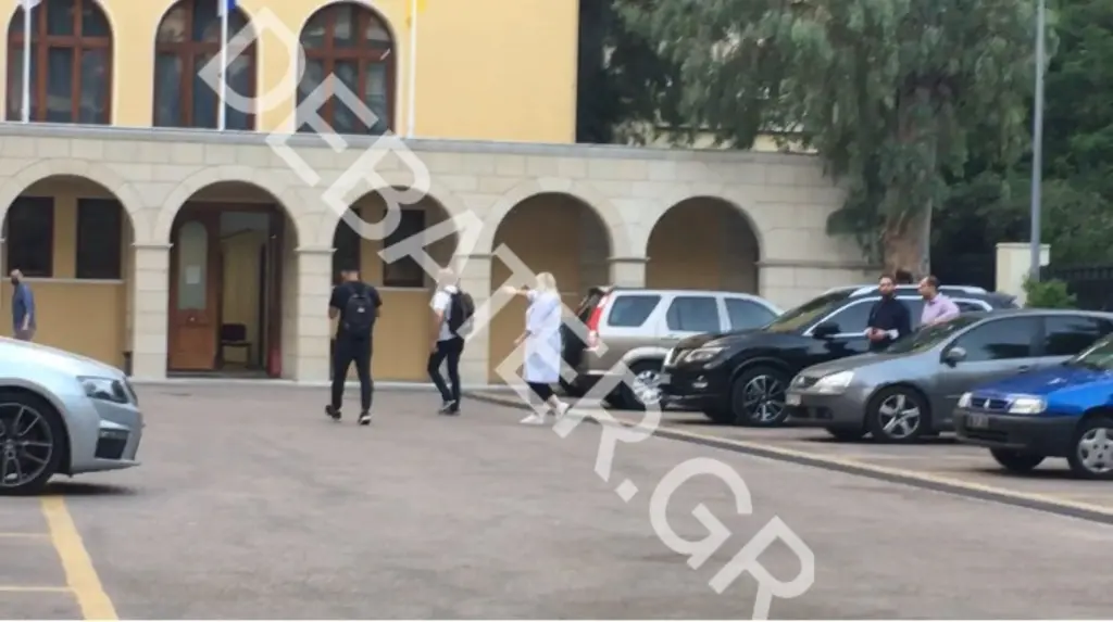 Με “κυκλικές” κινήσεις ράντιζε τους Μητροπολίτες ο 37χρονος ιερέας – Τους έριξε δυο λίτρα βιτριόλι