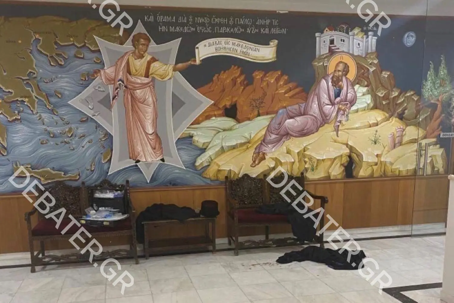 Σοκαριστικές εικόνες από τα ματωμένα ράσα των Μητροπολιτών που δέχτηκαν επίθεση με καυστικό υγρό