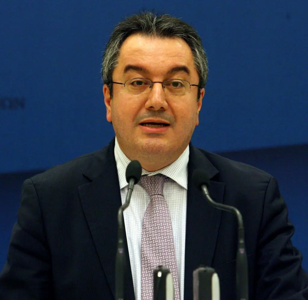 Μόσιαλος για την πορεία της πανδημίας – “Σχεδόν όλοι οι θάνατοι αφορούν ανεμβολίαστους”