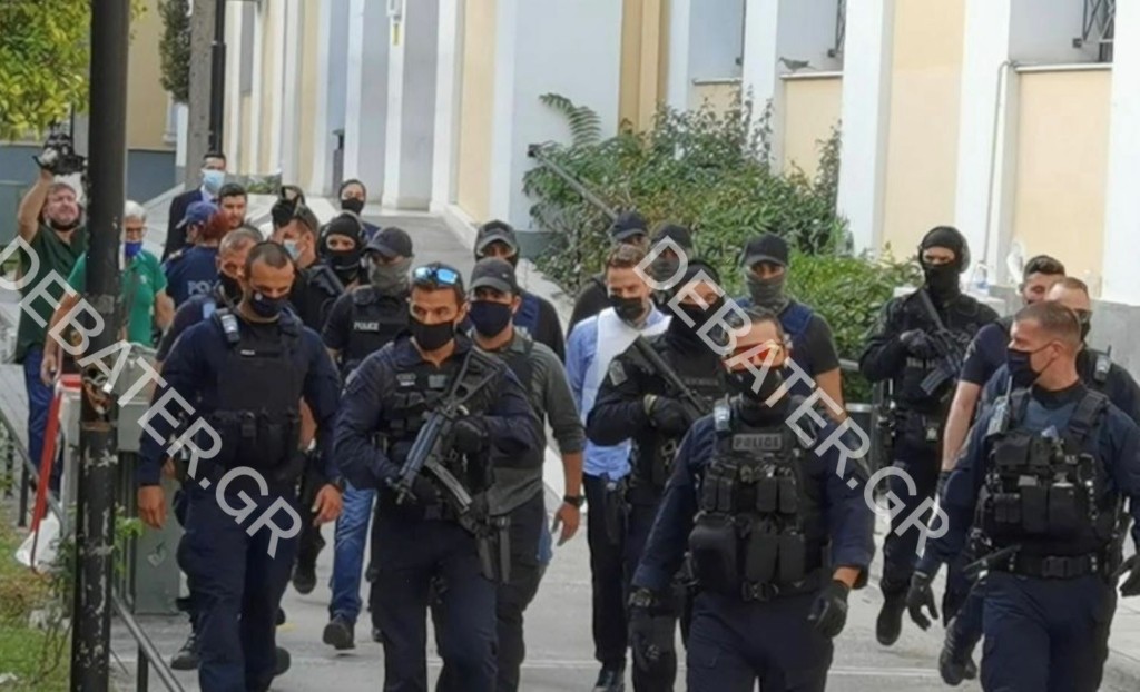 Προφυλακιστέος ο Μπάμπης Αναγνωστόπουλος – Η πρώτη ατάκα στους δημοσιογράφους