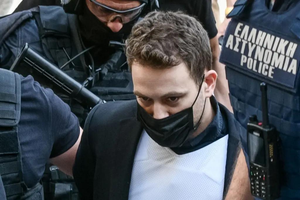Οι πρώτες φωτογραφίες του Μπάμπη Αναγνωστόπουλου μετά την ομολογία