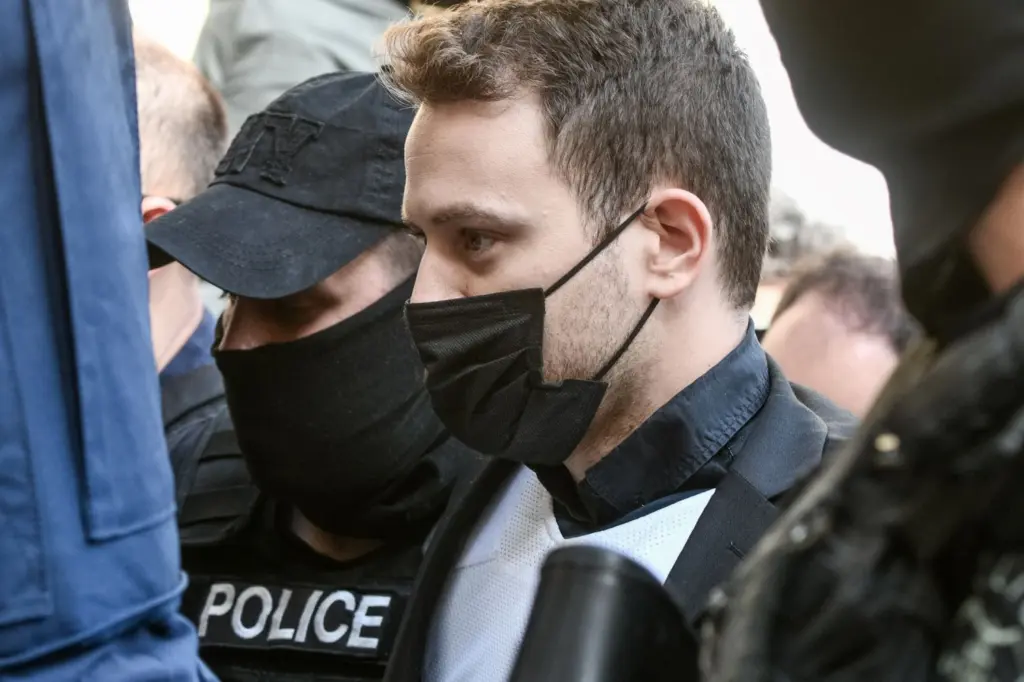 Η πρώτη νύχτα του Μπάμπη Αναγνωστόπουλου στις φυλακές Κορυδαλλού