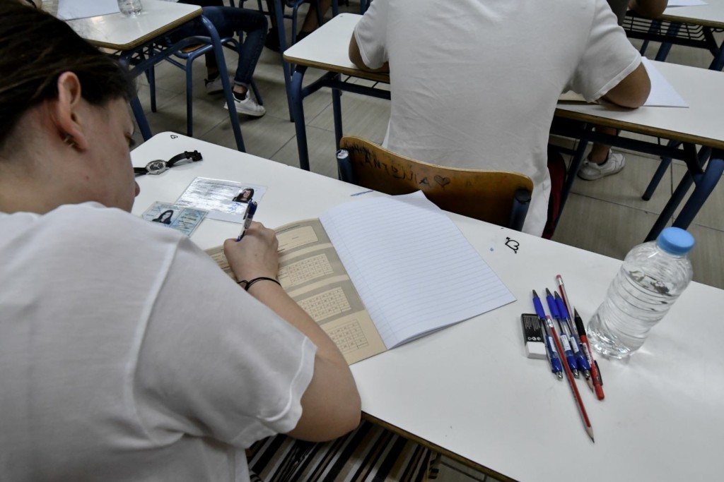 Ο ΣΥΡΙΖΑ προτείνει αυτόματη εισαγωγή στα ΑΕΙ για μαθητές που έχασαν τους γονείς σε καιρό πανδημίας