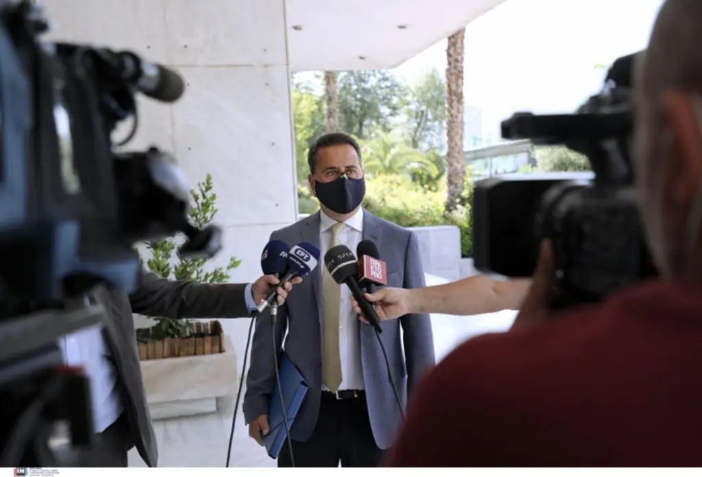 Η ώρα της κατάθεσης για τον στενό συνεργάτη του Αντώνη Σαμαρά