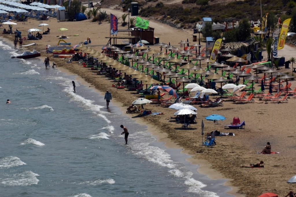 Ακόμα και σε πλαζ και πλατείες οι εμβολιασμοί – Πότε ξεκινούν τα εμβόλια κατ’οίκον