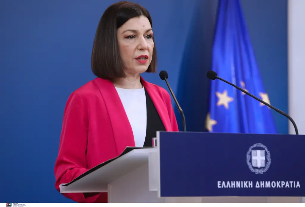 Η Πελώνη ξεκαθαρίζει για τους ανεμβολίαστους –  “Δεν τίθεται ζήτημα απόλυσης υπαλλήλου”