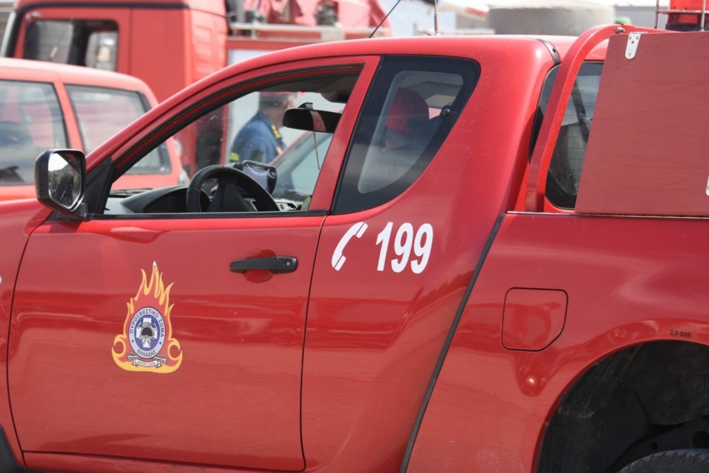 Ξέσπασε φωτιά  στα Εξαμίλια Κορινθίας