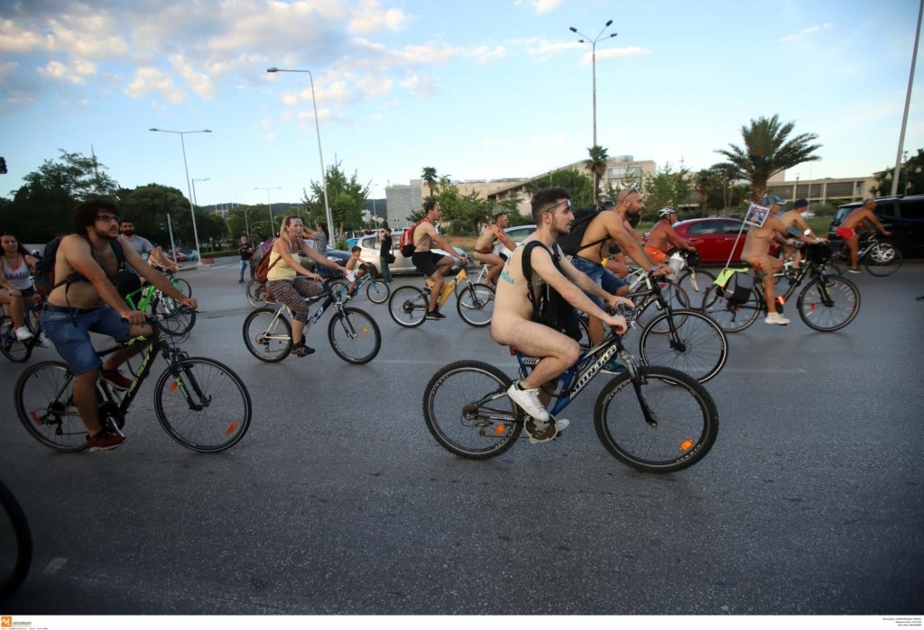 Η Γυμνή Ποδηλατοδρομία στη Θεσσαλονίκη είναι για μια ακόμη χρονιά γεγονός (vid)