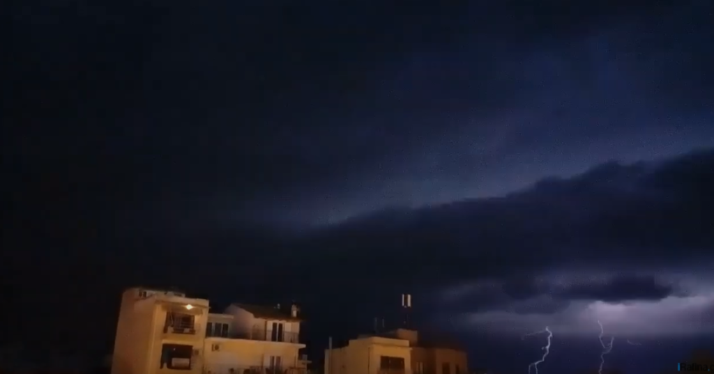 Απότομη αλλαγή του καιρού – Άστραψε και βρόντηξε στην Ραφήνα (vid)