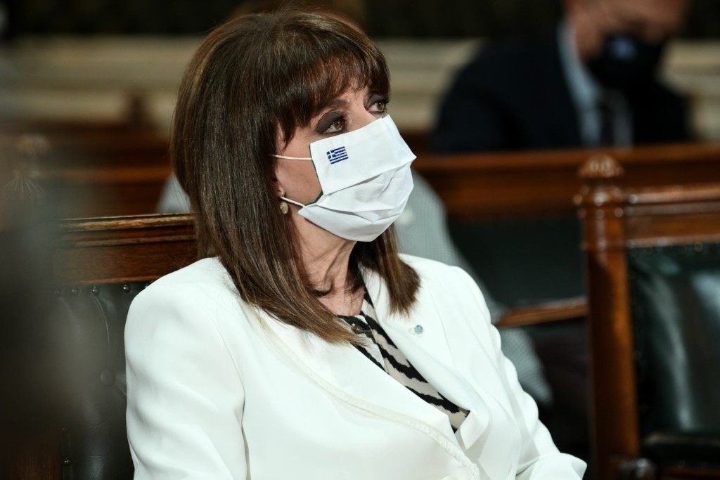 Φοιτητές διαδήλωσαν κατά της αναγόρευσης της Προέδρου της Δημοκρατίας σε επίτιμη διδάκτορα (pics&vid)