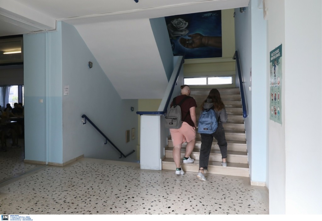 Σάλος σε γυμνάσιο από σεξουαλική επίθεση σε μαθήτρια – Η διεύθυνση δεν αντέδρασε γιατί ήταν… “ντυμένη προκλητικά”