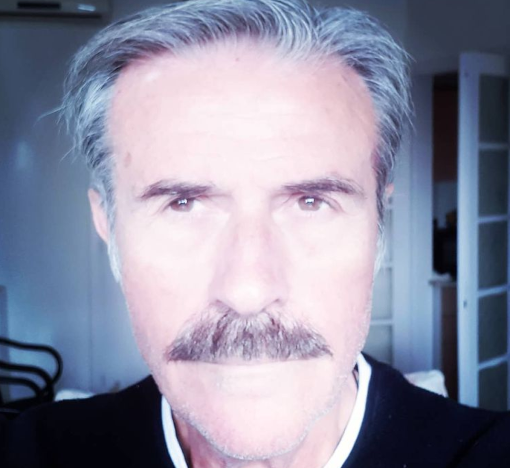 Στο νοσοκομείο με κορονοϊό ο ηθοποιός Τάκης Χρυσικάκος