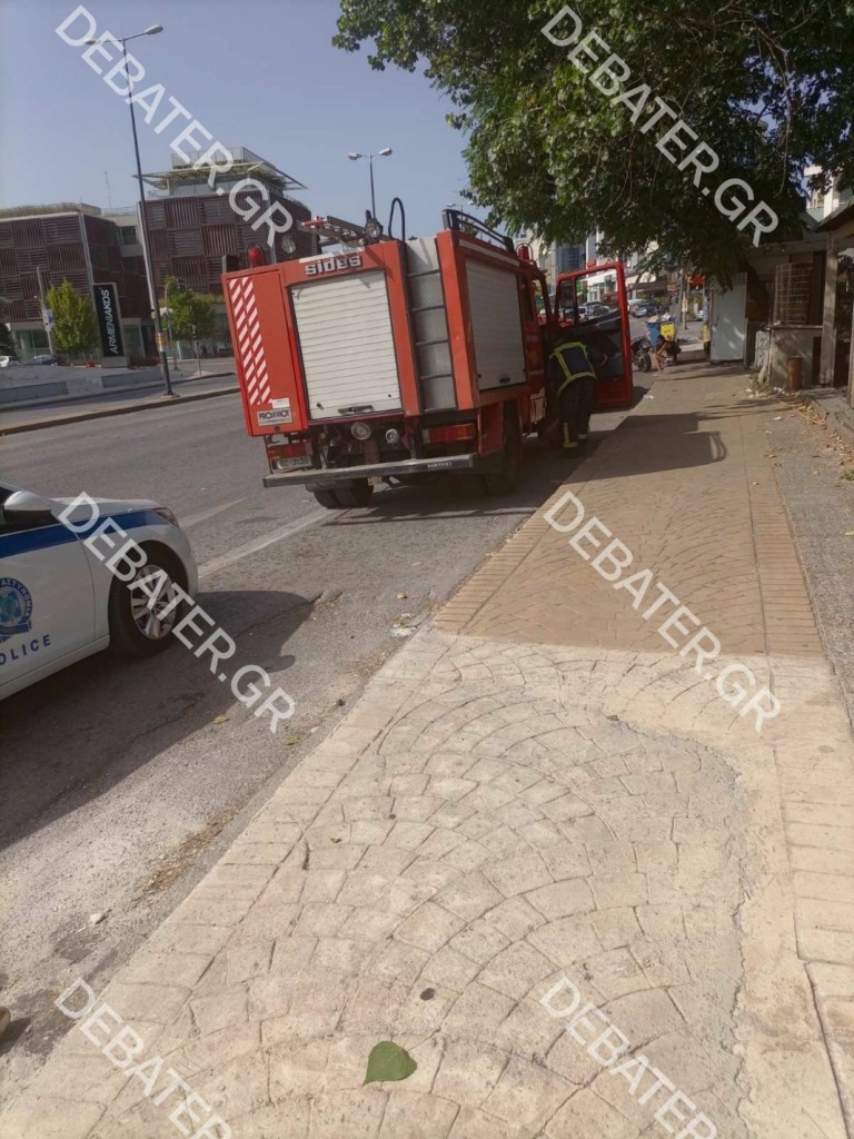 Σοβαρό τροχαίο στην Κηφισίας – Απεγκλωβίστηκε γυναίκα χωρίς τις αισθήσεις της (pics)