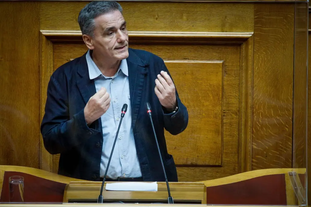 Ο Τσακαλώτος υπεραμύνεται της πολιτικής του ΣΥΡΙΖΑ υπέρ της μεσαίας τάξης