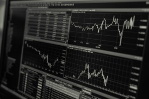 Ανοδικές τάσεις στο Χρηματιστήριο παρά τις πιέσεις σε επιλεγμένους τίτλους