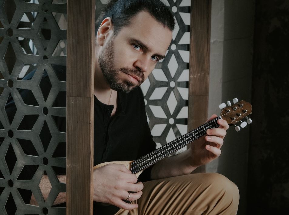 Ο Έλληνας που είχε ξετρελάνει το «The Voice» της Ρωσίας μιλάει στο DEBATER!