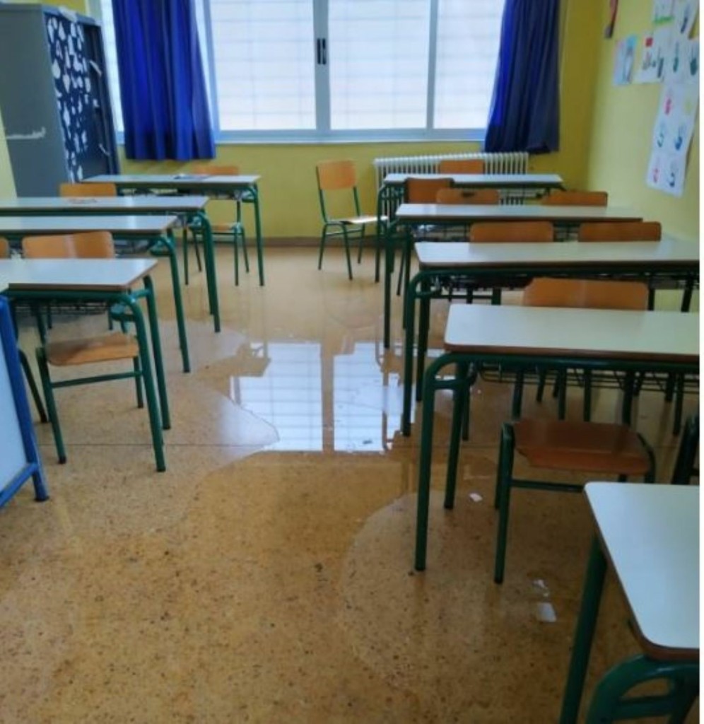 Πλημμύρισε το 36ο δημοτικό Αθηνών – Γέμισαν οι τάξεις με νερό (pics)