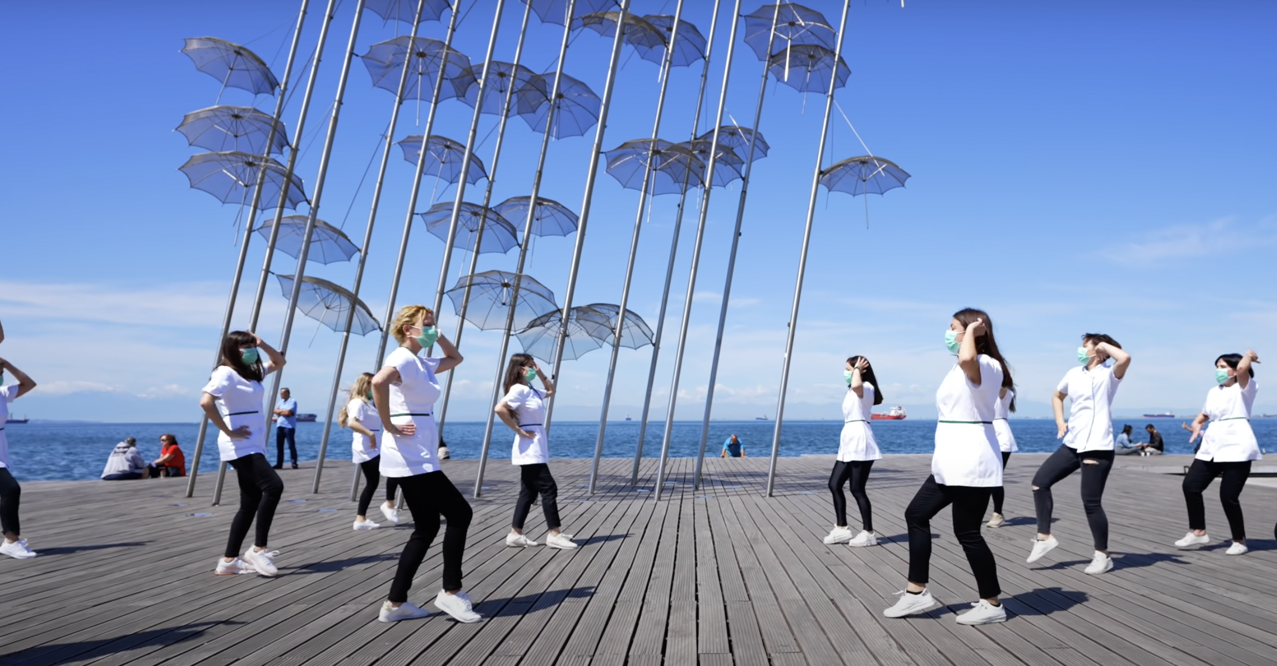 Φαρμακοποιοί στη Θεσσαλονίκη χορεύουν στους ρυθμούς του Jerusalema (vid)