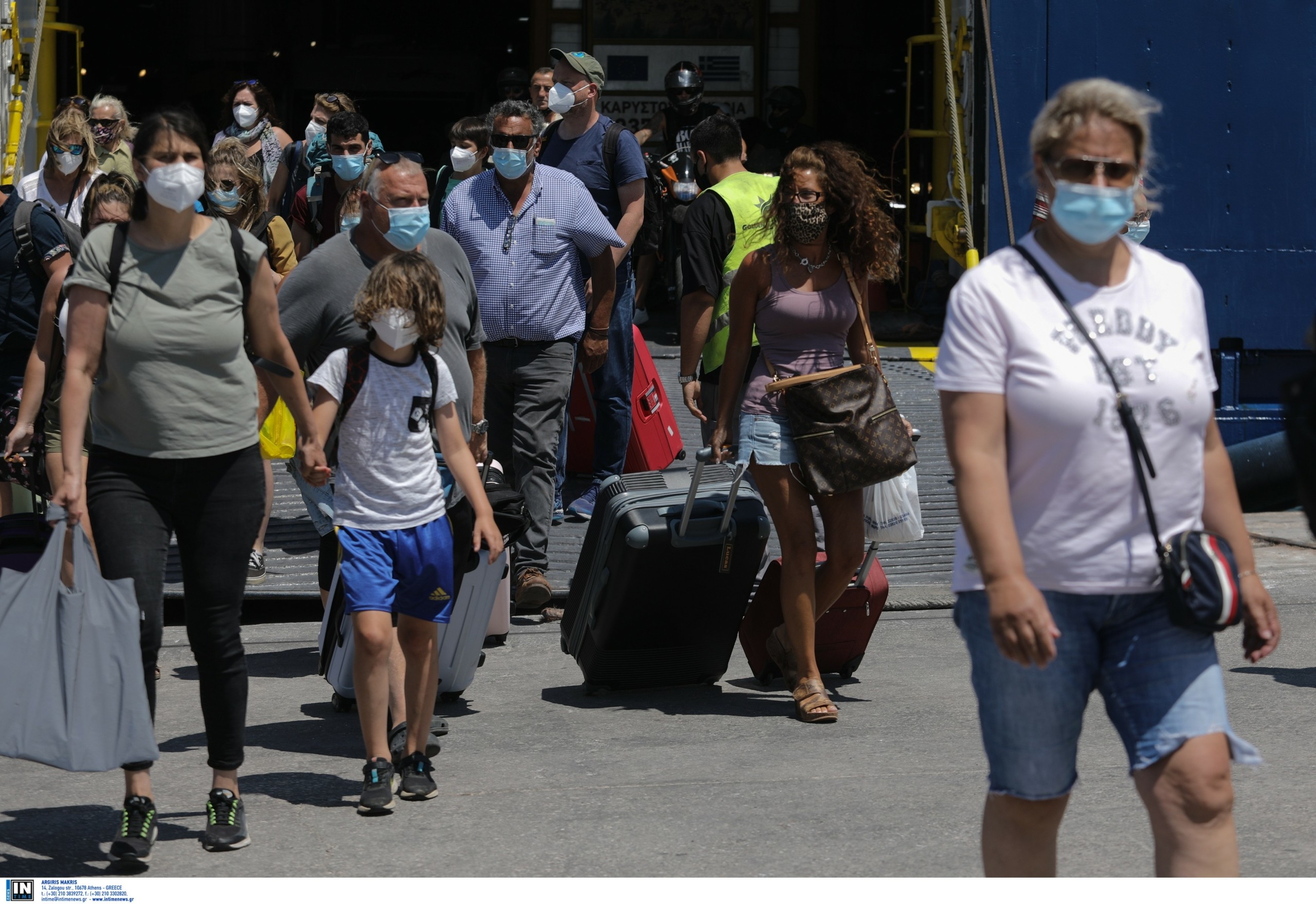 Υγειονομικές βόμβες τα νησιά ενόψει Αυγούστου – “Καλπάζει” η μετάλλαξη Δέλτα σε 9 περιοχές