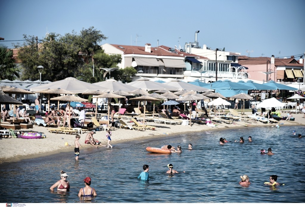 Αδιανόητο περιστατικό στη Χαλκιδική – Πέταξε ζευγάρι έξω από το ξενοδοχείο επειδή ο ένας κόλλησε κορονοϊό (vid)