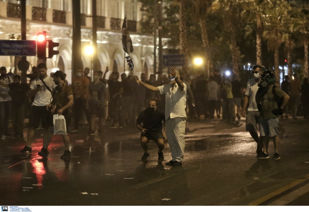 Σε συλλήψεις μετατράπηκαν οι προσαγωγές για τα εκτροπα στο Σύνταγμα