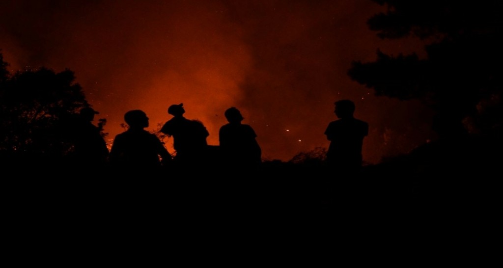 Τρία πύρινα μέτωπα σε πλήρη εξέλιξη στην Κύπρο – Επί ποδός η πυροσβεστική