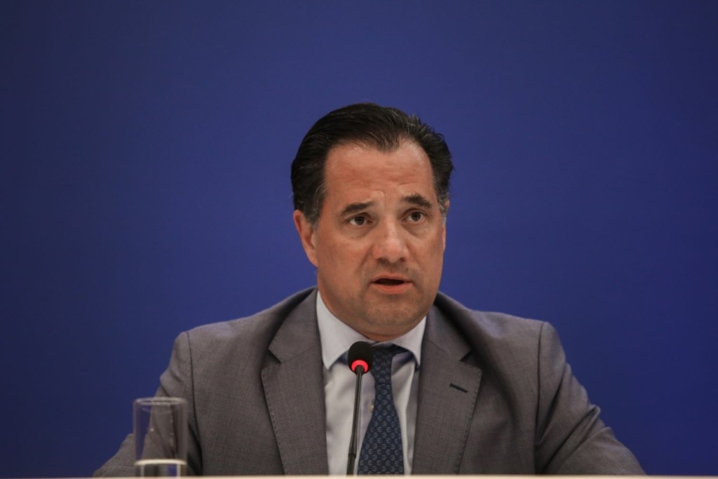 Ο Άδωνις Γεωργιάδης διαψεύδει τις δηλώσεις του Σύψα για τις μάσκες
