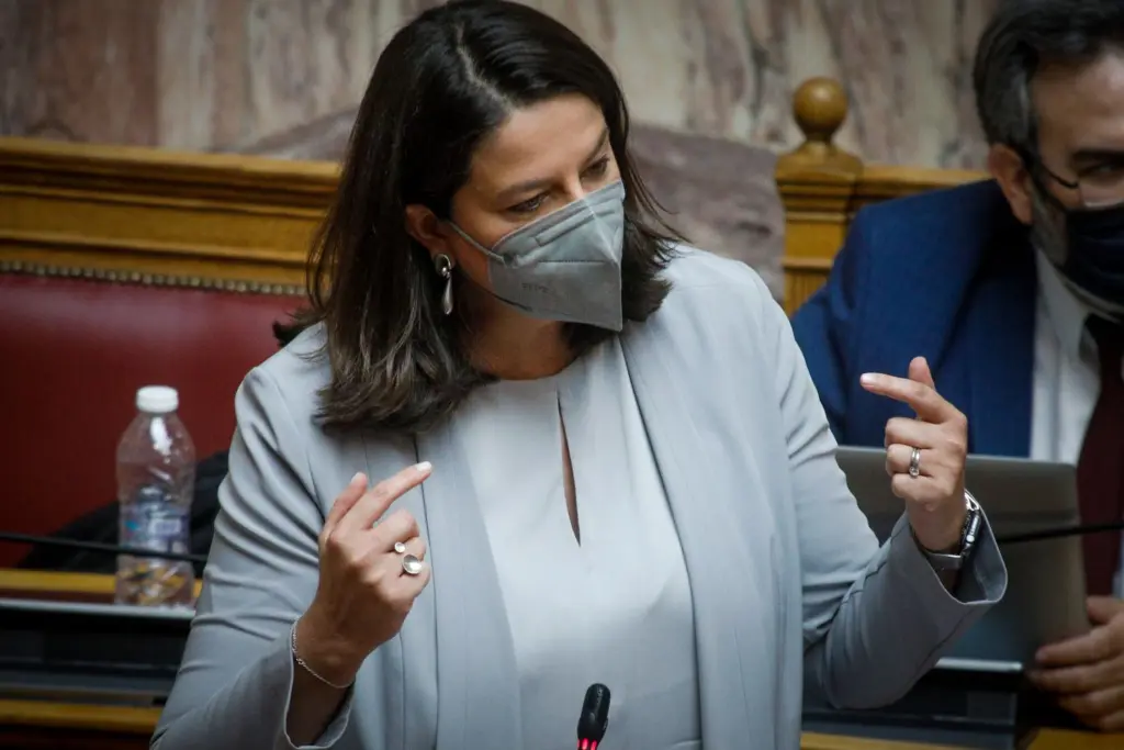 Έκκληση Κεραμέως σε φοιτητές, μαθητές και εκπαιδευτικούς να εμβολιαστούν