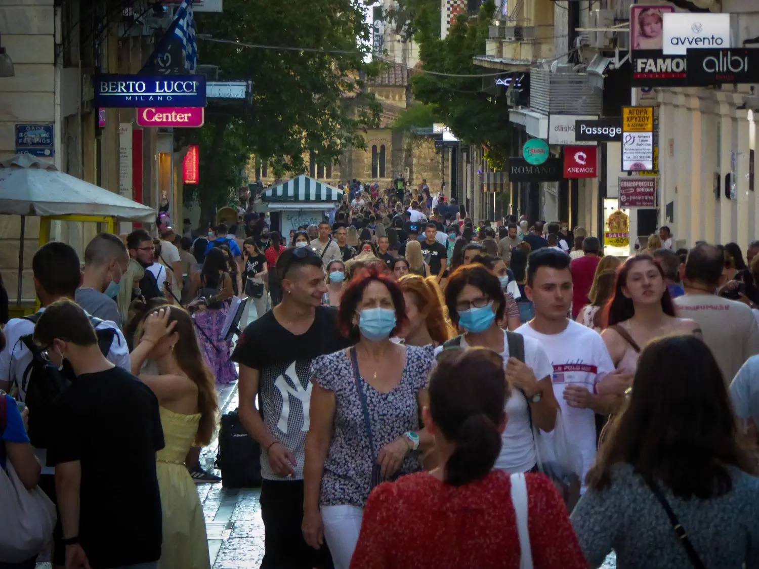 “Τα δύσκολα είναι μπροστά μας” – Φόβοι για την εξάπλωση της μετάλλαξης Δέλτα – Αγωνία για νέα πίεση στο Σύστημα Υγείας