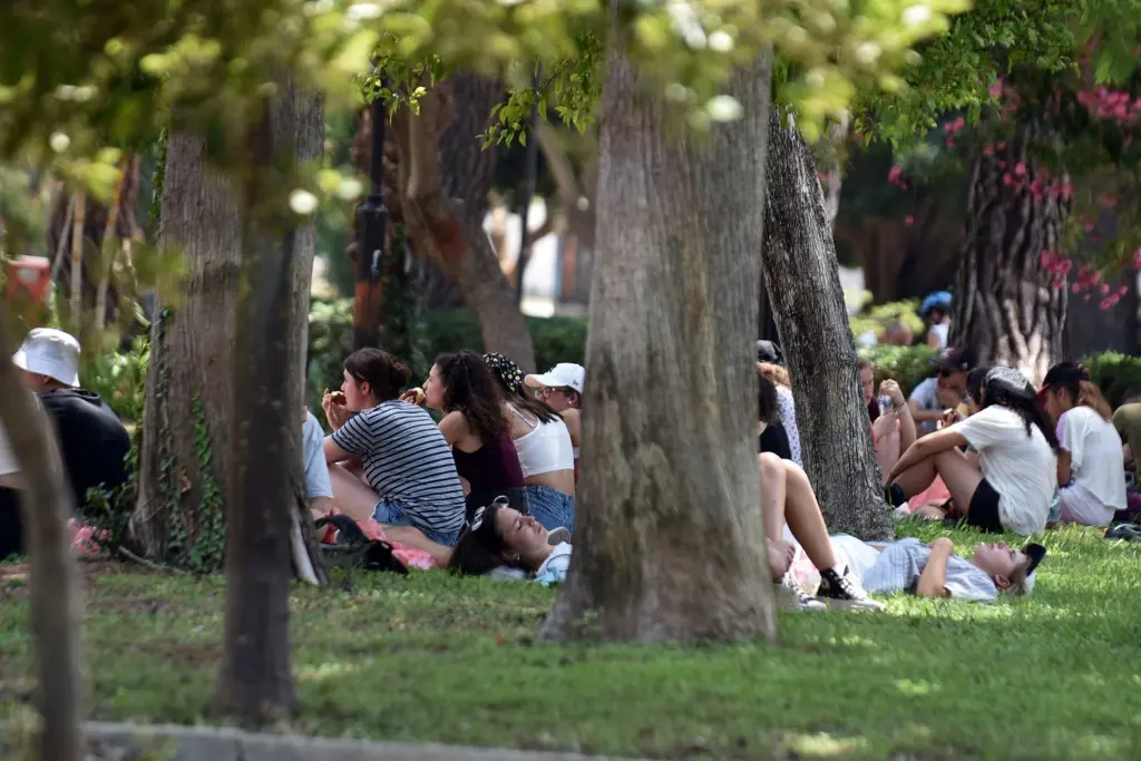 1.100 νέα κρούσματα για την Κυριακή – Αυξήθηκαν οι θάνατοι