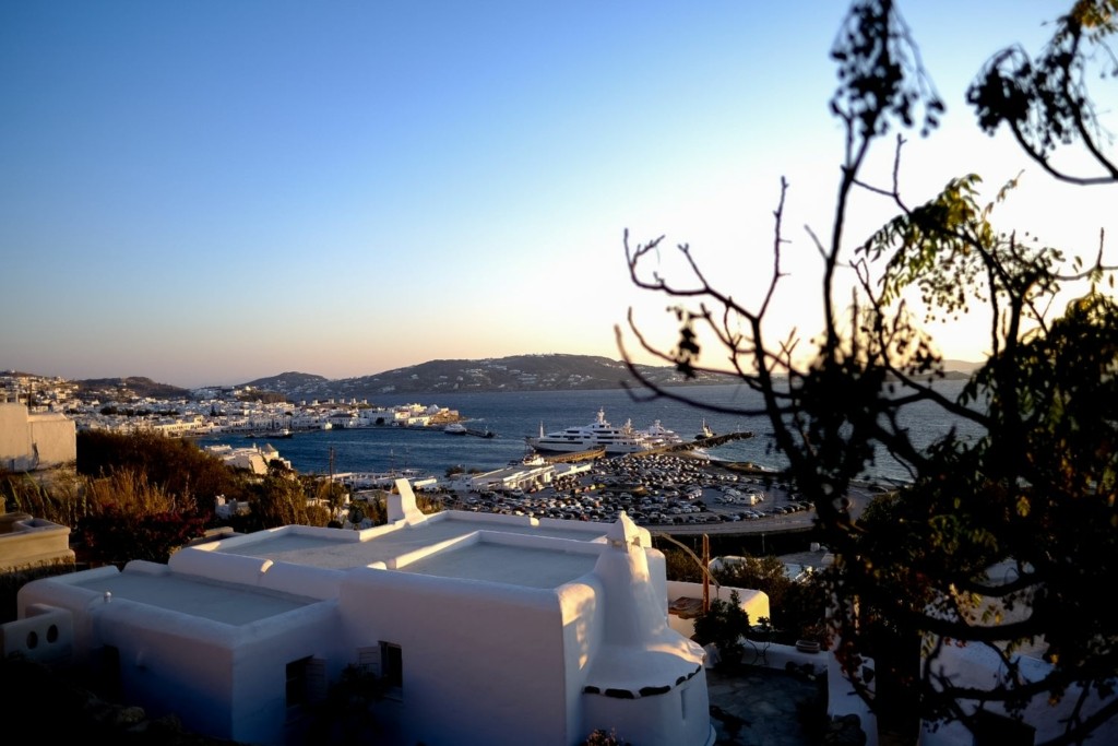 Στο 1% μόλις οι ακυρώσεις στη Μύκονο επιμένει ο Χάρης Θεοχάρης