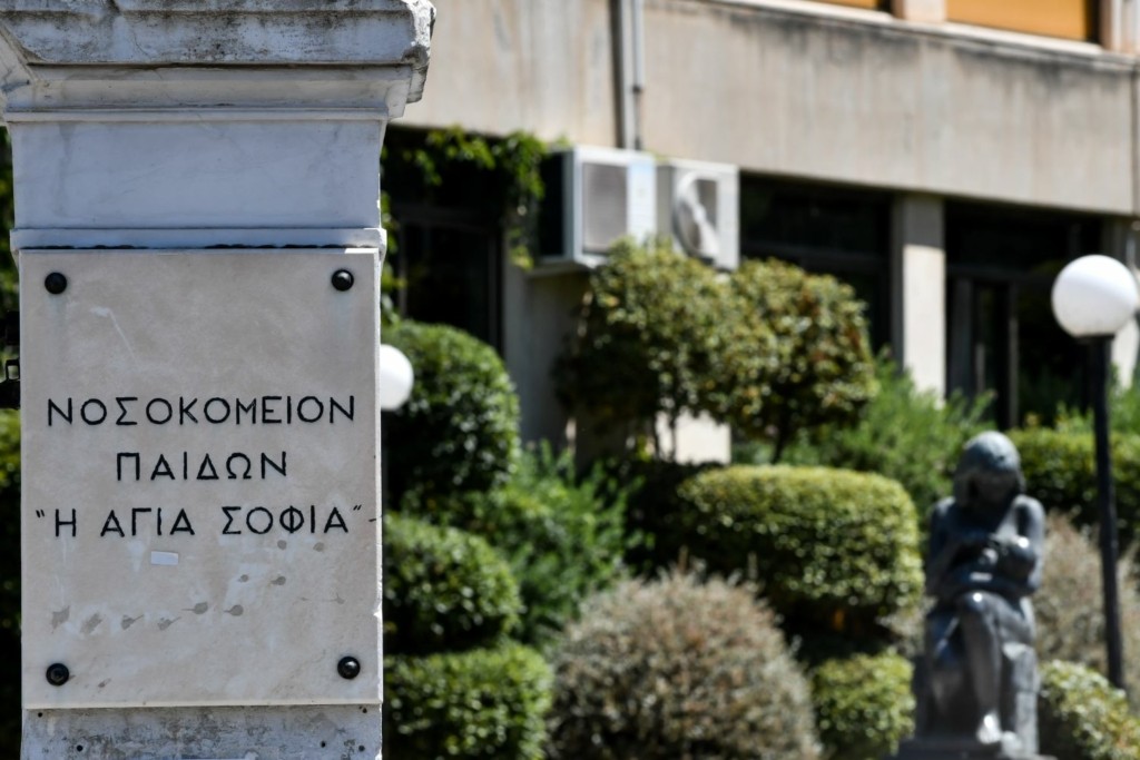 Μωρό ενός έτους νοσηλεύεται στη ΜΕΘ με κορονοϊό