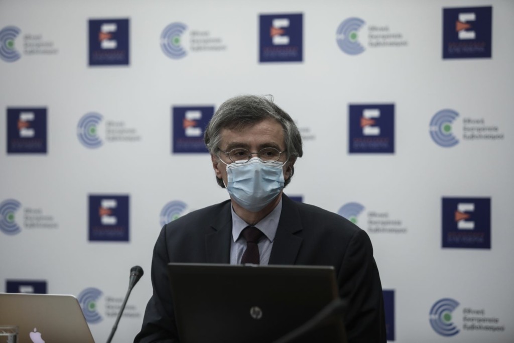 Προειδοποιεί ο Τσιόδρας για την αυξητική τάση της πανδημίας – Ποιες περιοχές χτυπούν κόκκινο