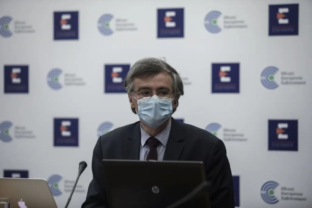 Προειδοποιεί ο Τσιόδρας για την αυξητική τάση της πανδημίας – Ποιες περιοχές χτυπούν κόκκινο