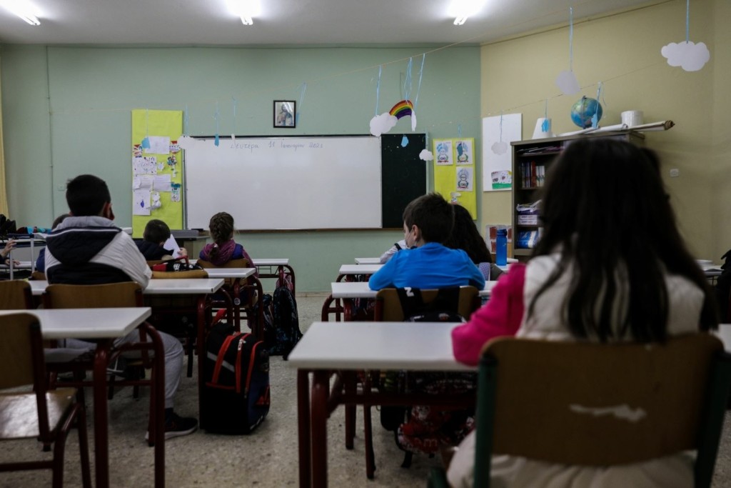 Έρχονται ανακοινώσεις για τον υποχρεωτικό εμβολιασμό των εκπαιδευτικών