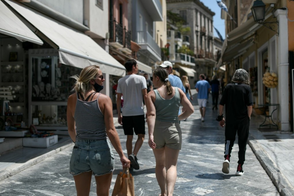 Σήκωσαν αυτοκίνητο στα χέρια για να προλάβουν την πτήση τους (vid)