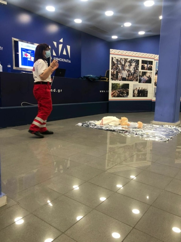 Μαθήματα για πρώτες βοήθειες σε περίπτωση καρδιακής ανακοπής στη Νέα Δημοκρατία (pics)