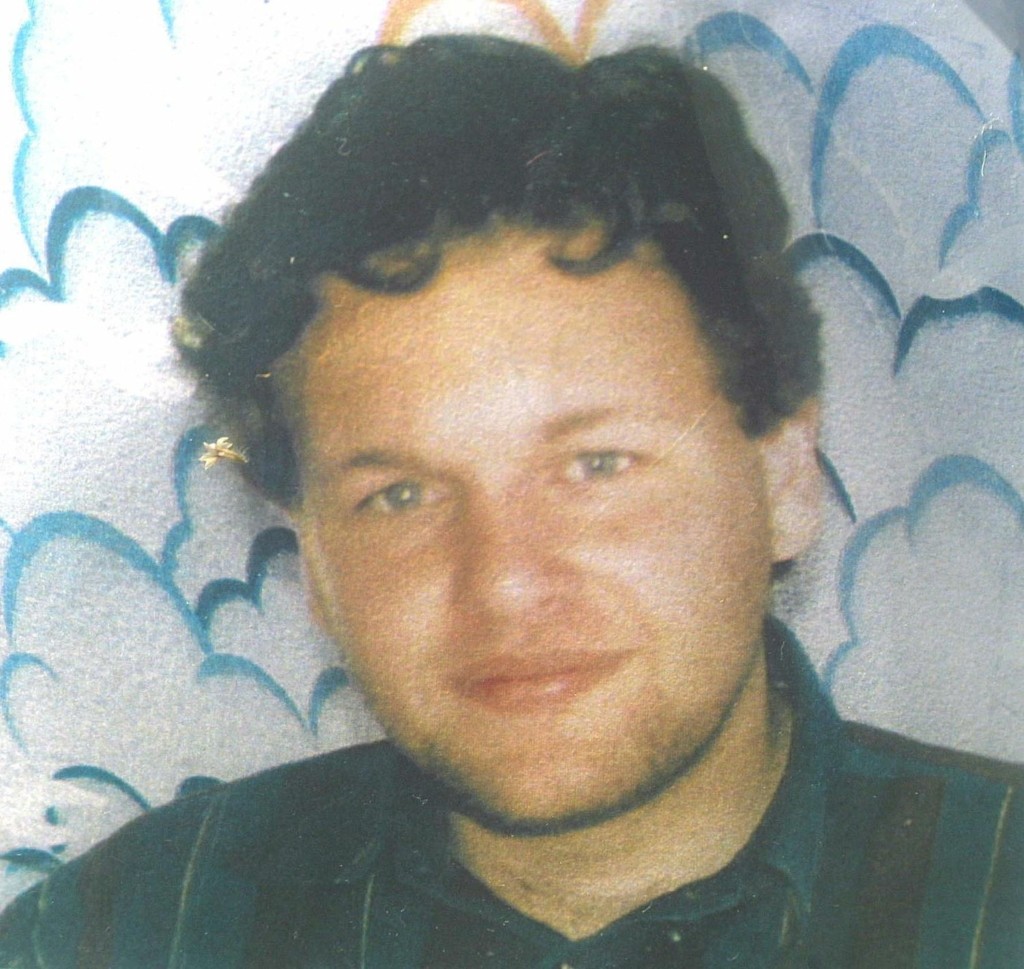 Σαν σήμερα το 1992 ο Θάνος Αξαρλιάν πέφτει νεκρός από ρουκέτα της”17 Νοέμβρη”