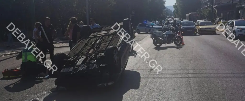 Σοβαρά τραυματισμένη η γυναίκα από το τροχαίο στην Αλεξάνδρας – Πώς αναποδογύρισε το αυτοκίνητό της (pics&vid)