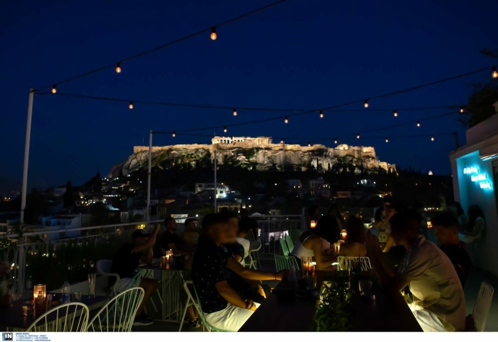 Τα προνόμια των εμβολιασμένων σε κέντρα διασκέδασης και εστίαση – Πως θα μπαίνουμε στους κλειστούς χώρους