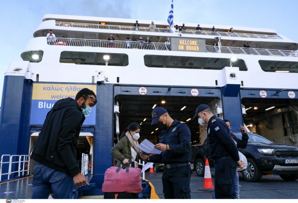 Εκτός πλοίων έμειναν 2.500 επιβάτες μέσα στο τρίημερο σύμφωνα με τον Πλακιωτάκη