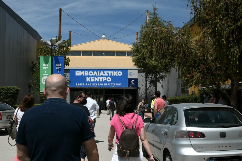 Το σχέδιο της κυβέρνησης για τον υποχρεωτικό εμβολιασμό – Ποια θα είναι η πρώτη ομάδα και ποιοι θα ακολουθήσουν