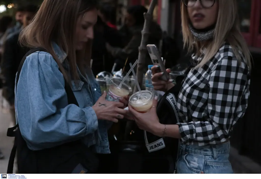 Οι εμβολιασμένοι, οι ανεμβολίαστοι και ο… Κιάμος