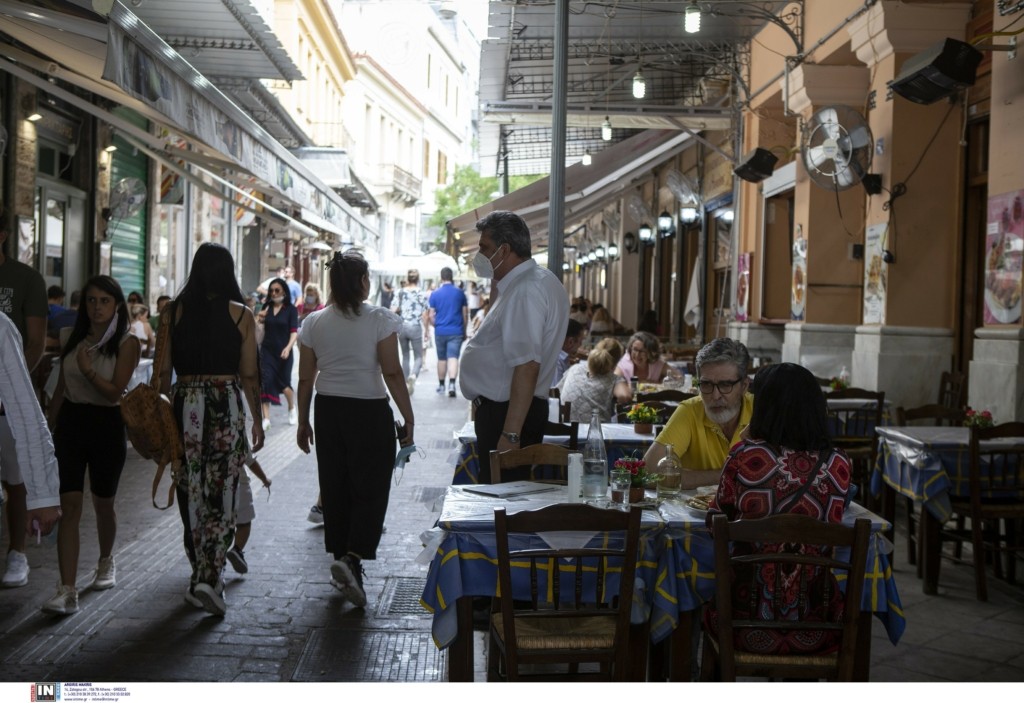 To 4o κύμα φέρνει νέα μέτρα – Μόνο για εμβολιασμένους οι κλειστοί χώροι στην εστίαση – Τα σενάρια για μάσκες και κυκλοφορία