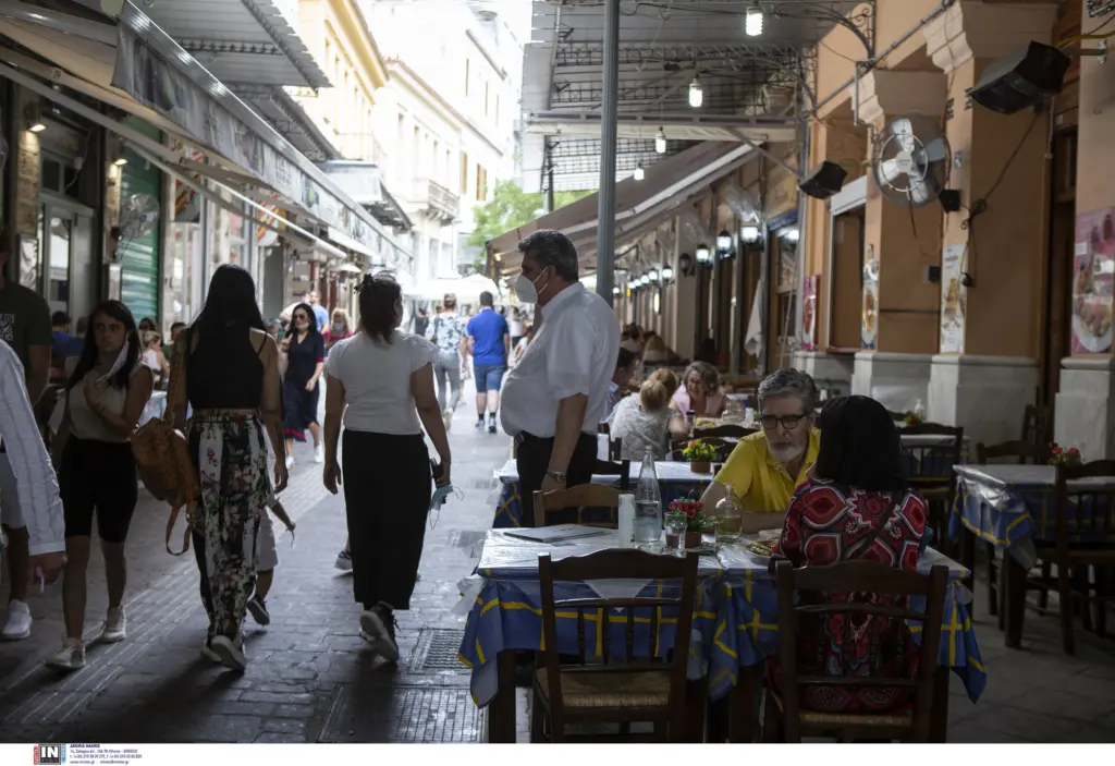 To 4o κύμα φέρνει νέα μέτρα – Μόνο για εμβολιασμένους οι κλειστοί χώροι στην εστίαση – Τα σενάρια για μάσκες και κυκλοφορία