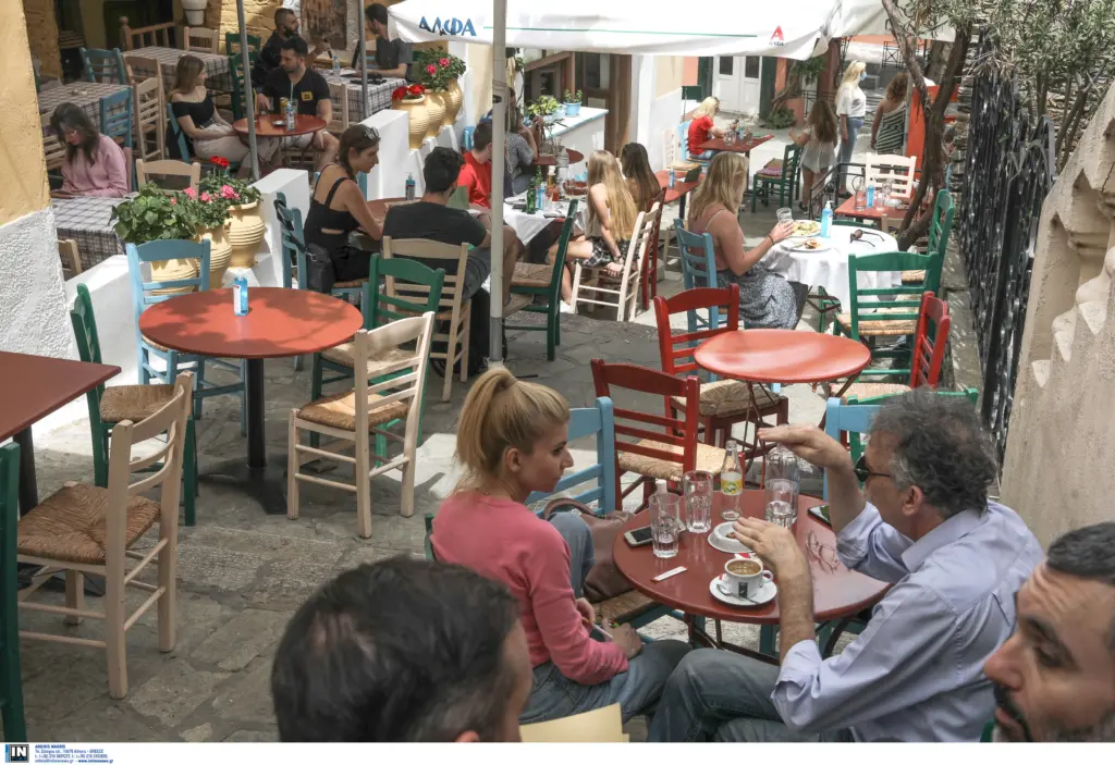 Αναβρασμός στην κυβέρνηση για τα νέα μέτρα – Τα σενάρια για εστίαση, διασκέδαση και γάμους