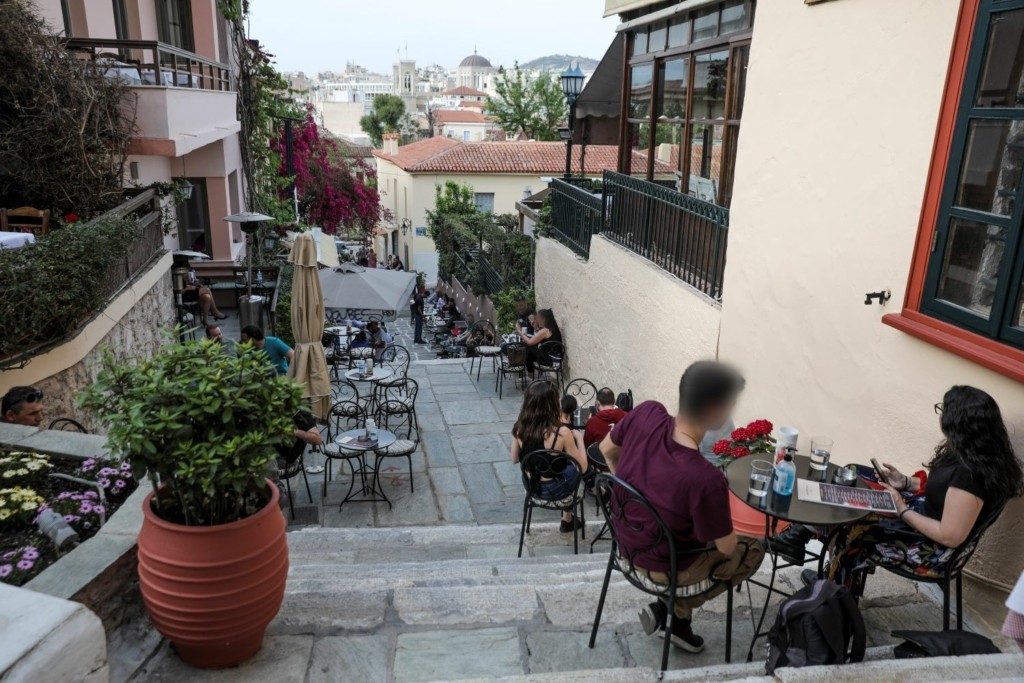 Η μετάλλαξη ΔΕΛΤΑ απειλεί το ελληνικό καλοκαίρι – Υπαρκτός ο κίνδυνος για νέα lockdown και μάσκες ξανά