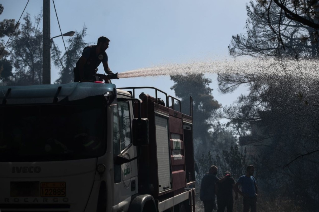 Υπό έλεγχο η φωτιά στο Ελληνικό