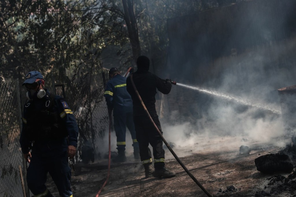 Φωτιά στην Ελεκίστρα Αχαΐας – Εκκενώνεται ο οικισμός Σούλι (vid)