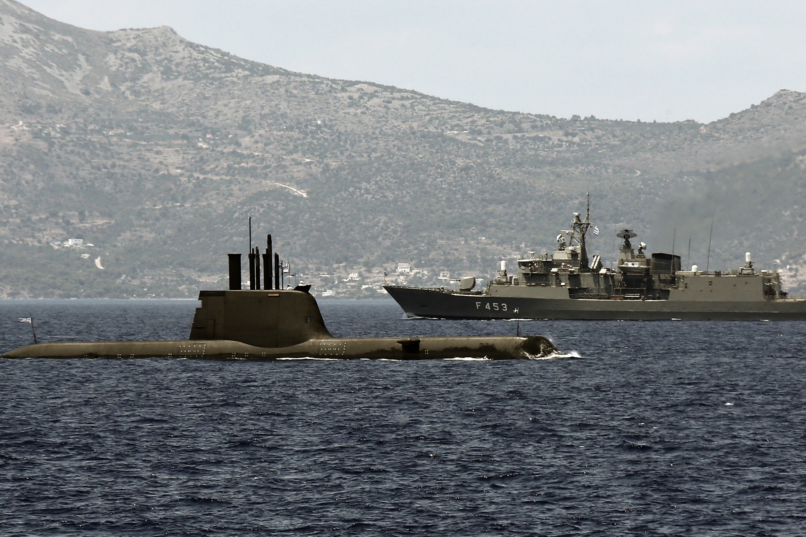 Συναγερμός στο Πολεμικό Ναυτικό από κρούσματα κορονοϊού σε φρεγάτα